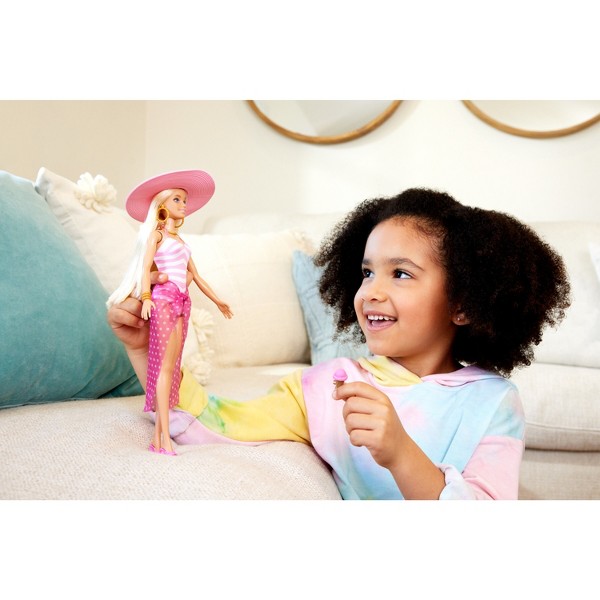 Muñeca Barbie con traje de baño y accesorios de playa (Exclusivo Target) 2