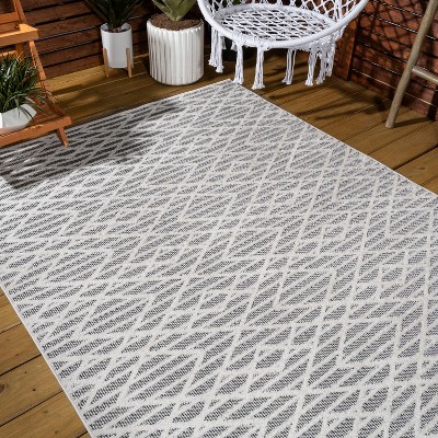 Ivory Diamond Easy-Care Synthetic 8' x 10' Indoor/Outdoor Rug
