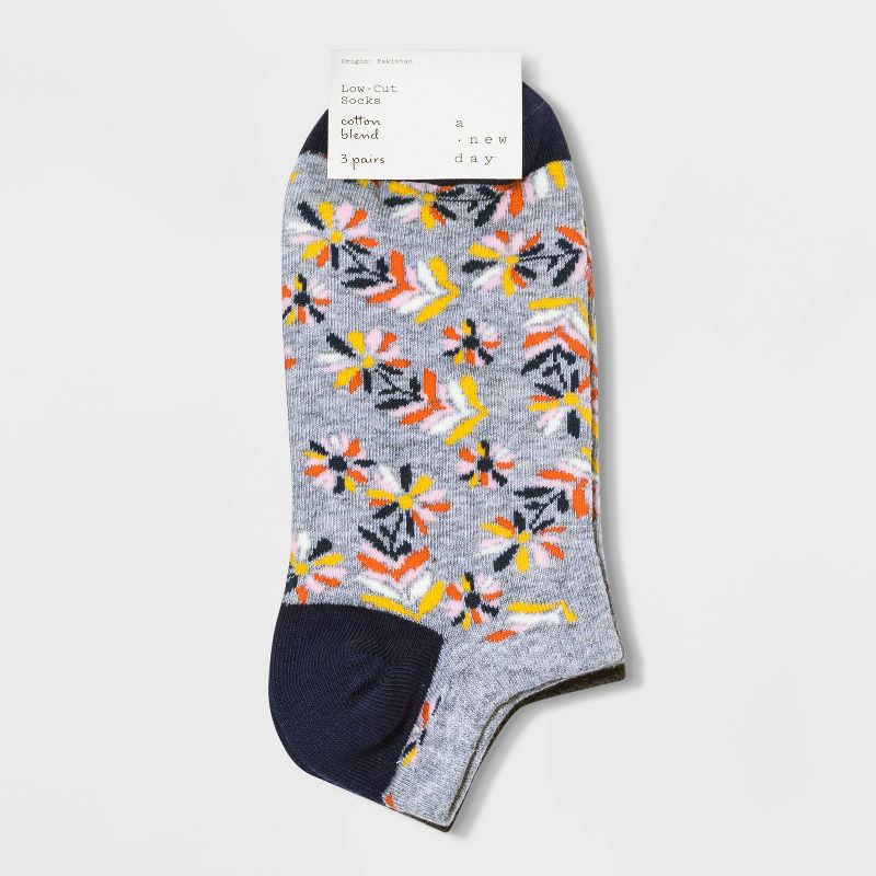 Women&#39;s Floral 3pk Low Cut Socks - A New Day&#8482; Gray/Blue 4-10, 2 of 3