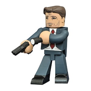 Diamond Comic Distributors, Inc. The X-Files (2016): 4" Mulder Vinimate Vinyl Figure - 1 of 4