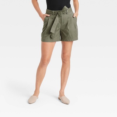 Closed Pleated Cotton Shorts in Green Womens Clothing Shorts Knee-length shorts and long shorts 