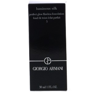 Giorgio Armani Luminous Silk Perfect Glow Flawless Foundation - 1 of 4