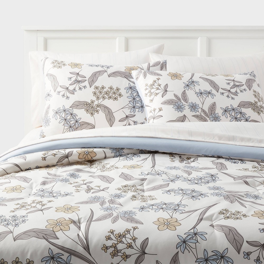 Full/Queen Printed Comforter Set Ivory/Light Blue/Honey Yellow - Room  Essentials™: Botanical Pattern, 7-Piece Bedding Set - buy bed Linen:  prices, reviews, specifications \u003e price in stores USA: Washington, New  York, Las Vegas,, image size:1000x1000