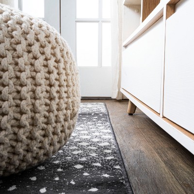 Modern Antelope Abstract Black and Cream 4' x 6' Area Rug
