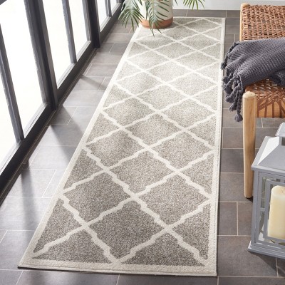 Reversible Light Grey/Ivory Geometric Synthetic 27" Area Rug