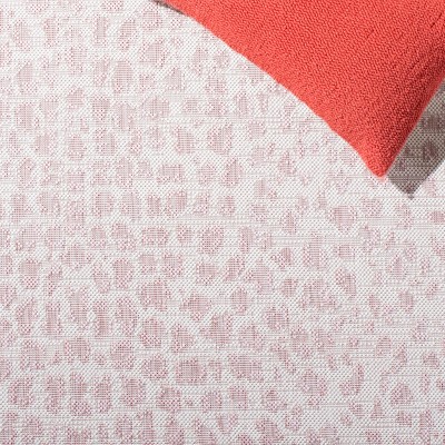 Ivory and Blush Pink Synthetic Easy-Care Outdoor Area Rug - 4' x 5'7"