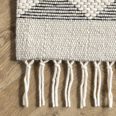 Gray and White Diamond Pattern Wool Blend 9' x 12' Area Rug