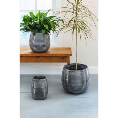 Evergreen Ribbed Iron Planter Trio with Sleek Glaze Finish