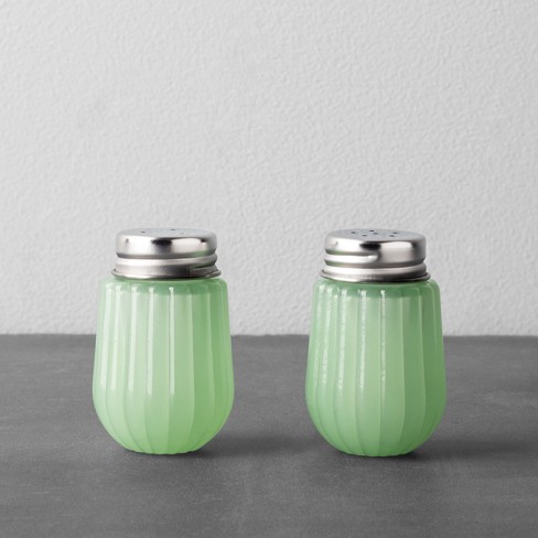 Featured image of post Salt And Pepper Shaker Holes Too Big / Get the best deals on salt &amp; pepper shakers.