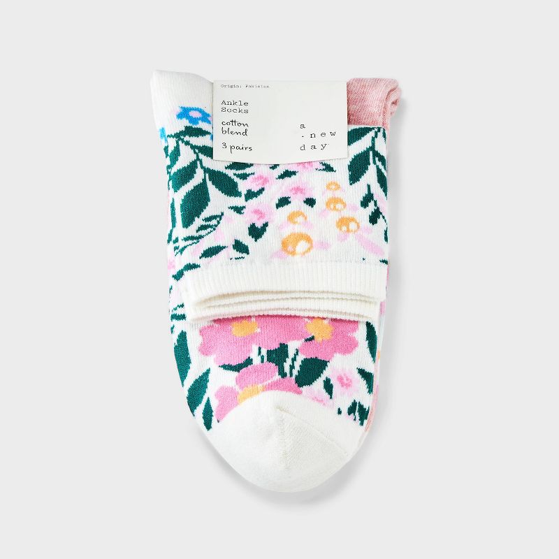 Women&#39;s 3pk Bright Floral Print Ankle Socks - A New Day&#8482; Ivory/Pink/Green 4-10, 3 of 5