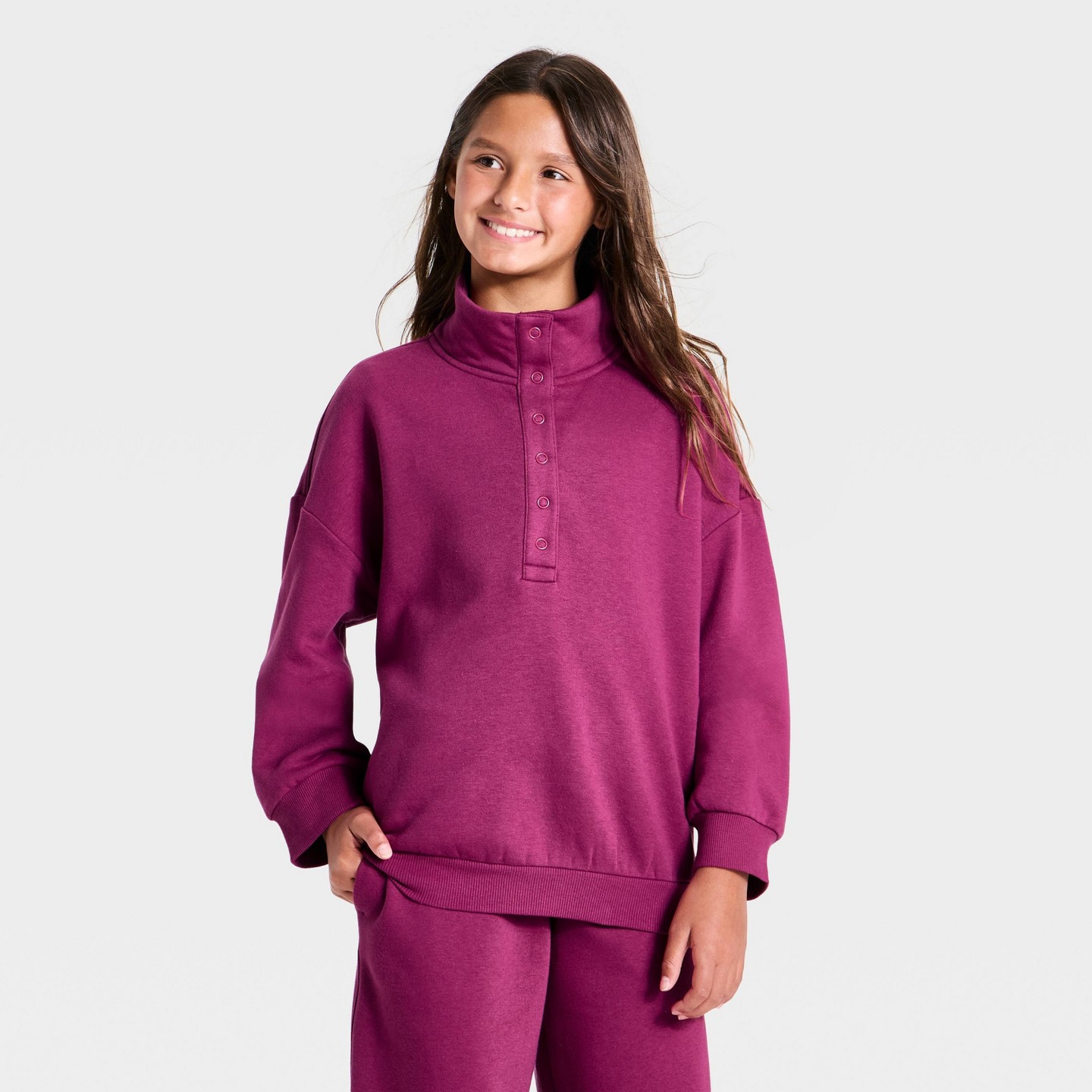 Свитшот All In Motion Active Comfort Fleece Relaxed Henley 1/2 Snap Pullover Sweatshirt для девочек, цвет: Фиолетовый — фото 1