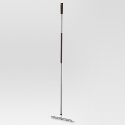 Fiskars Ergo Aluminum Garden Rake (60"): Steel Tines, Soil Leveling, Lawn De-thatching, Gardening Tool