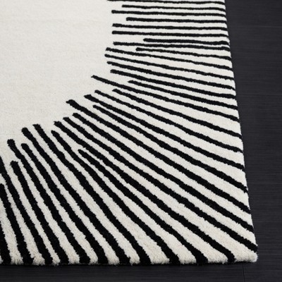 Ivory and Black Rectangular Wool Tufted Area Rug 8' x 10'