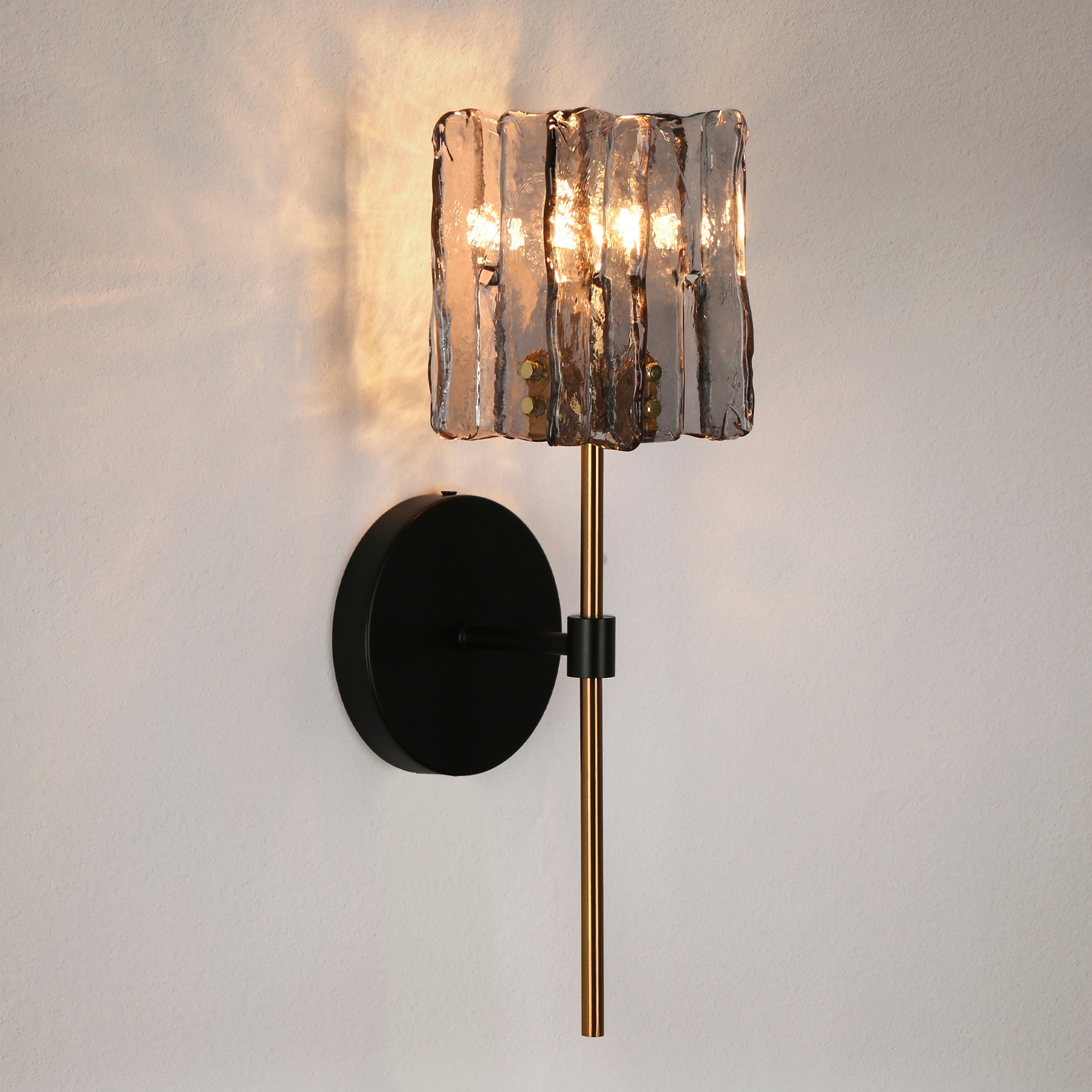 LNC Echonalyri 1-Light Wall Sconce with Smoked Gray Textured Glass, Polished Gold and Matte Black