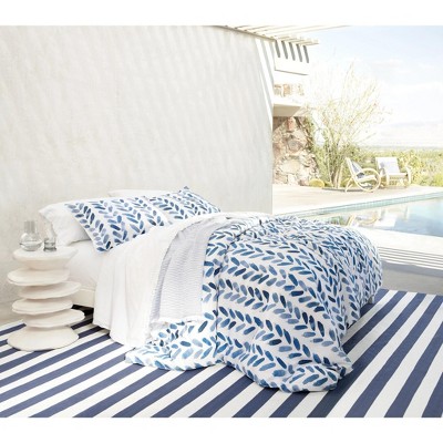 Denim & White Striped Synthetic 5' x 8' Indoor/Outdoor Rug