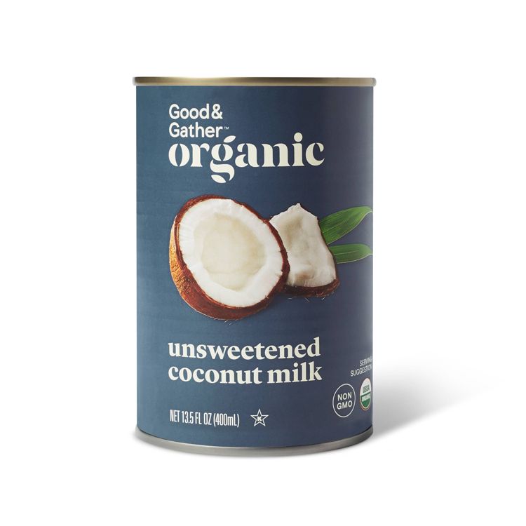 A can of Good & Gather organic unsweetened coconut milk with a capacity of 13.5 fl oz (400 ml), featuring an image of a coconut and non-GMO and USDA organic labels.
