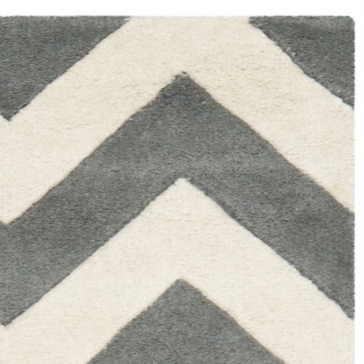 Hand-Tufted Off-White Chevron Wool 27" Area Rug