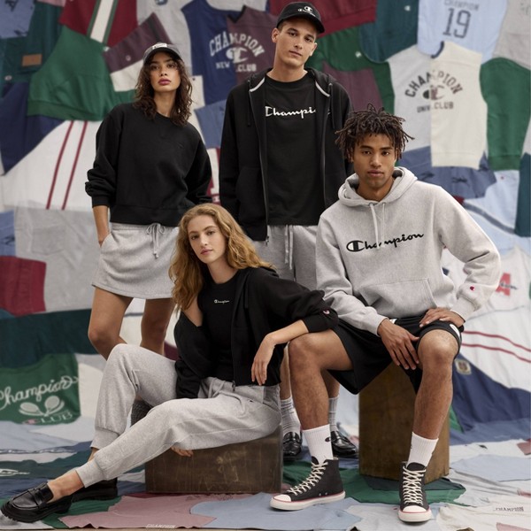 Playera Champion con letras grandes para hombre 7
