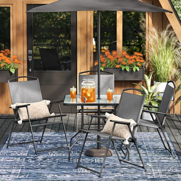Outdoor Dining
Invite your people over for an autumn evening.