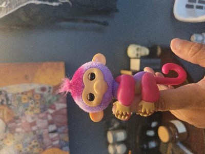 Fingerlings 2023 NOUVEAU bébé singe interactif réagit au toucher - 70+ sons  et réactions - Lion (bleu) 5 ans et plus 