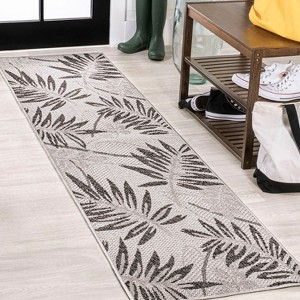 Havana Tropical Palm Leaf Indoor/Outdoor Area Rug - JONATHAN Y - 1 of 4