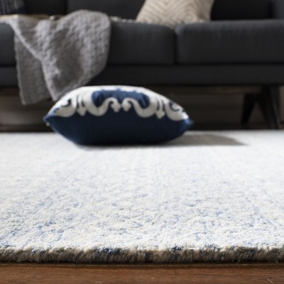 Handmade Tufted Wool Area Rug in Blue/Ivory, 4' x 6'