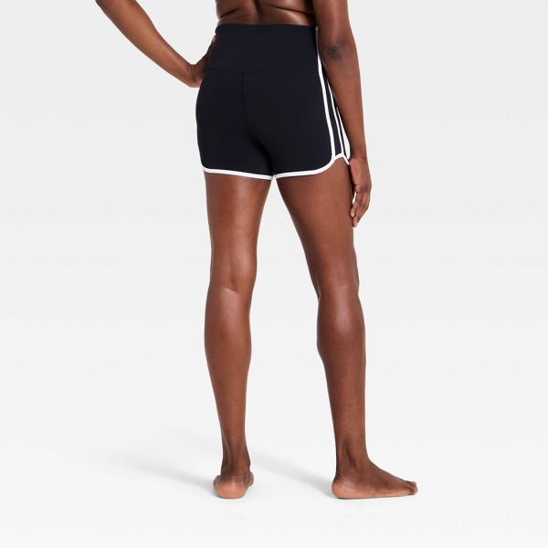Shorts de Ciclismo de Tiro Ultra Alto con Dobladillo de Contraste Retro para Mujer 3" - All In Motion™ 5