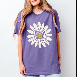 Simply Sage Market White Daisy Short Sleeve Tee - 1 of 4