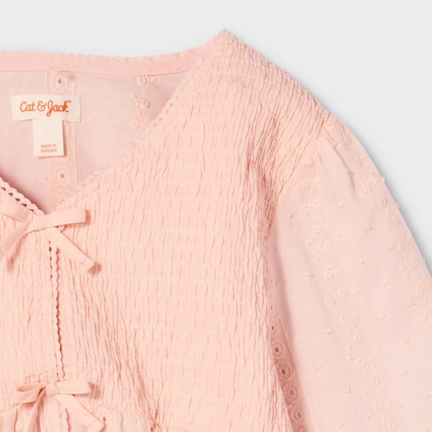 Блузка Cat & Jack Long Sleeve Tie-Front Eyelet Smocked Blouse для девочек, цвет: Розовый — фото 4