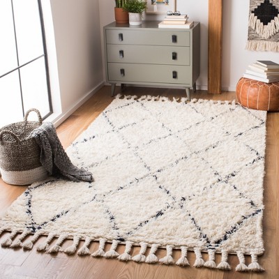 Navy and Ivory 4' x 6' Hand-Tufted Wool Shag Rug