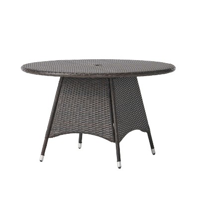 Gewnee outdoor dining table