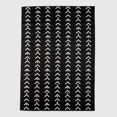 7' x 10' Vee Stripe Outdoor Rug Black - Opalhouse™