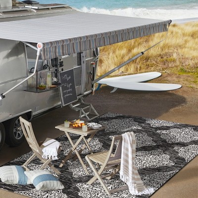 Black and Ivory Medallion Synthetic 8' x 10' Indoor/Outdoor Rug