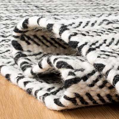 Handmade Black and Ivory Wool Tufted Rectangular Area Rug, 4' x 6'
