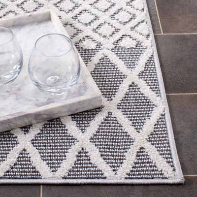 Ivory Geometric Easy-Care Synthetic Round Rug, 53"