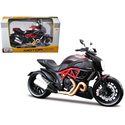 Ducati Diavel Red and Carbon 1/12 Diecast Motorcycle Model by Maisto