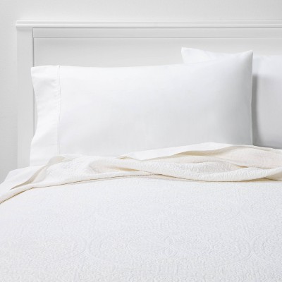 Full/Queen Matelasse Washed Medallion Coverlet White - Threshold™