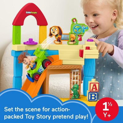 Детские куклы Unique Industries Fisher-Price Little People Toddler Toy Disney & Pixar Toy Story Andy's Room Playset with Woody Figure & RC Vehicle, Ages 18+ Months — фото 3