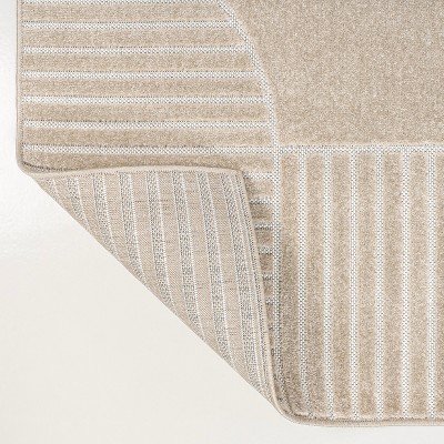 Beige and Cream Geometric High-Low 5x8 Indoor/Outdoor Rug