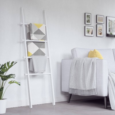 White Ash and Poplar Wood Blanket Ladder with Metal Bars