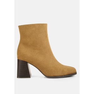 Cox Cut Out Block Heeled  Chelsea Boots Women - 1 of 4