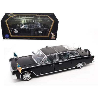 1961 Lincoln X-100 Limousine Quick Fix with Flags 1/24 Diecast Model Car by Road Signature