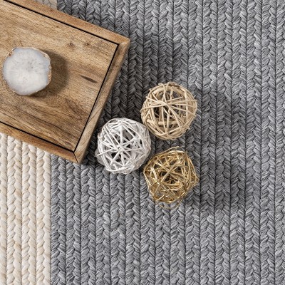 Elegant Gray Braided Synthetic 6' Round Indoor/Outdoor Rug