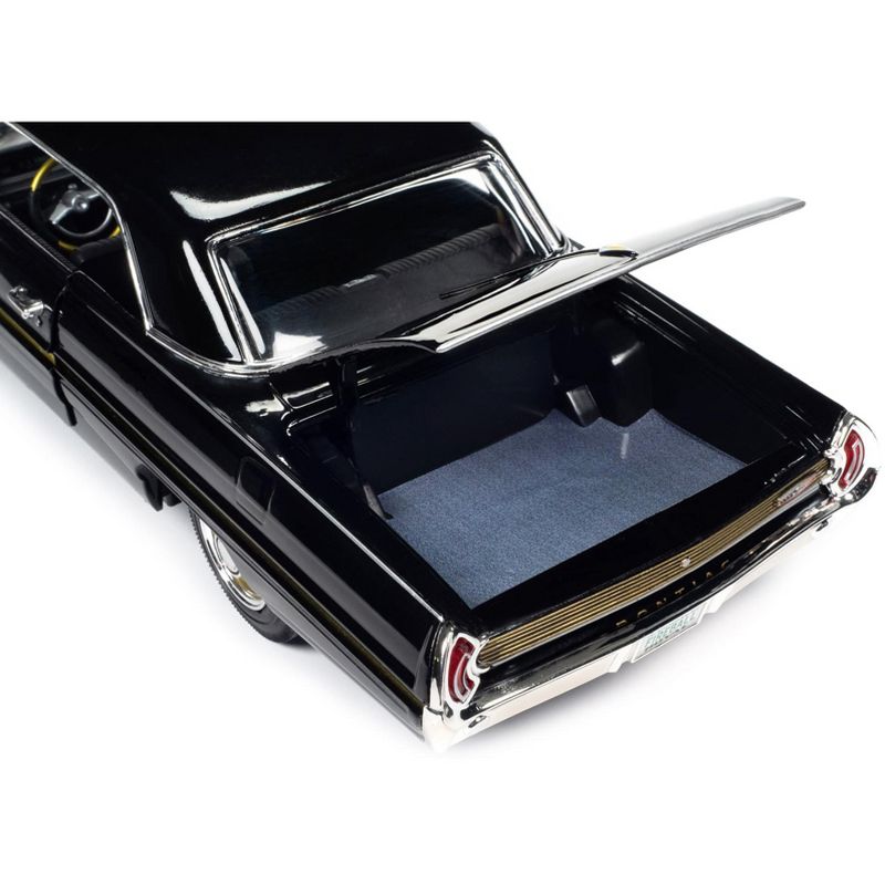 1962 Pontiac Grand Prix "Fireball Roberts Edition" Starlight Black with Gold Stripes 1/18 Diecast Model Car by Auto World, 5 of 7