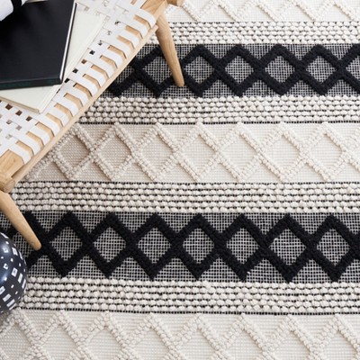 Artisan Beach House Black Hand-Tufted Wool Square Rug