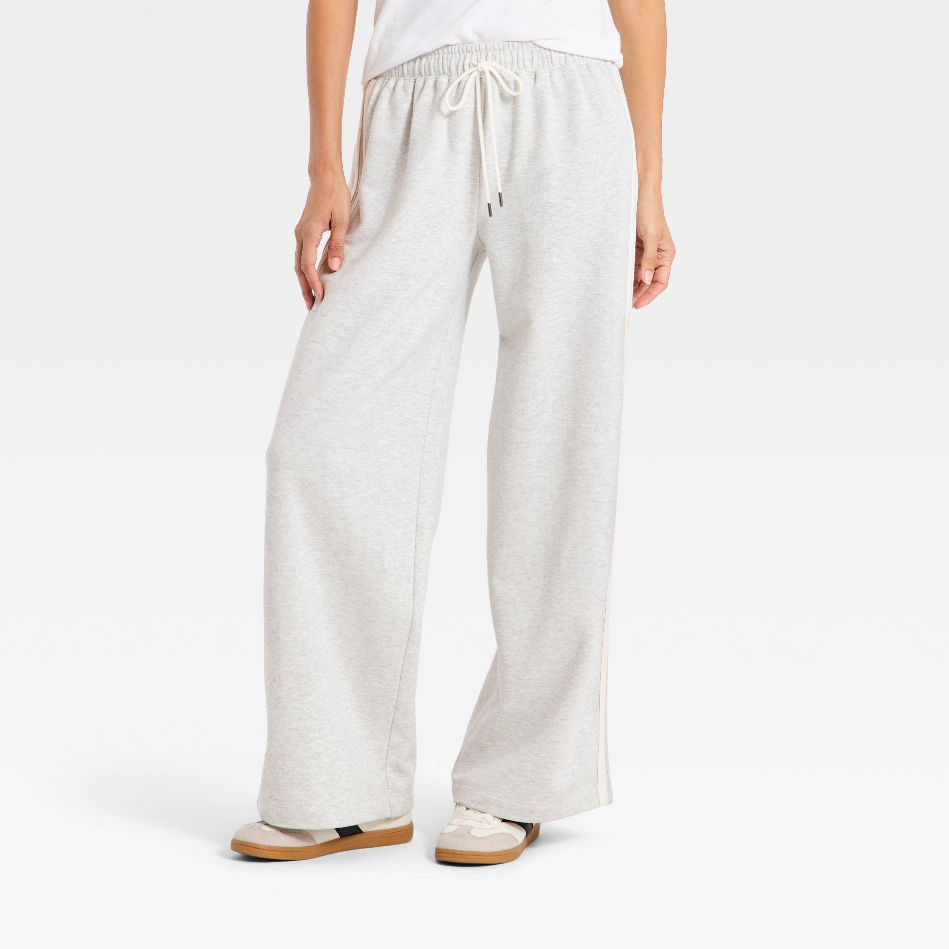 Women's Mid-Rise Straight Leg Track Sweatpants - Universal Thread™