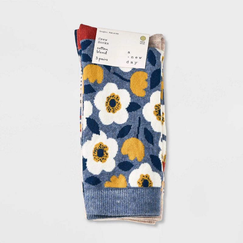 Women&#39;s 3pk Floral Print Crew Socks - A New Day&#8482; Denim/Oatmeal 4-10, 2 of 3