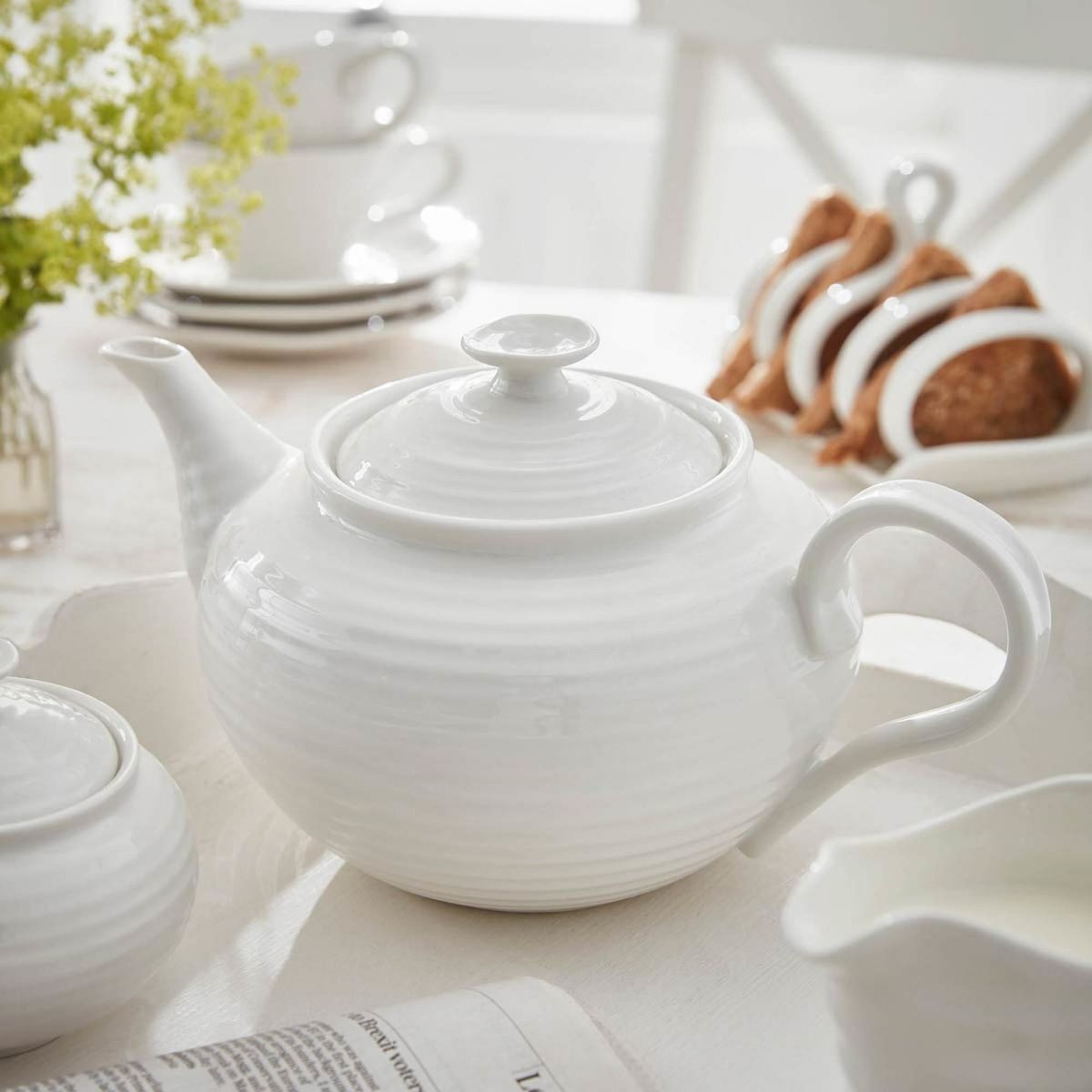 Portmeirion Sophie Conran, White 2 Pint Teapot – Fine Porcelain with Handle for Afternoon Tea, Dining & Entertaining – Dishwasher & Microwave Safe - thumbnail 5