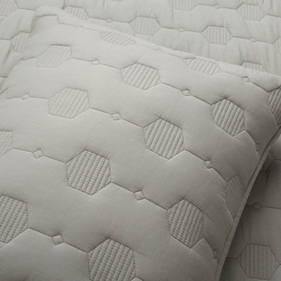 King Gray Cotton Reversible Hexagon Honeycomb Quilt Set