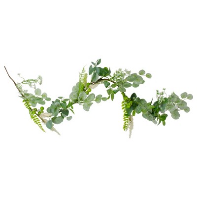 Northlight 5' Green Leaves and Berry Springtime Artificial Garland